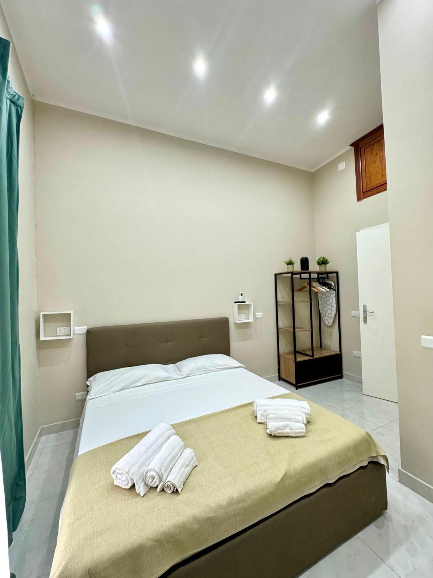 Royal Dream Bed & Breakfast Наполи Екстериор снимка