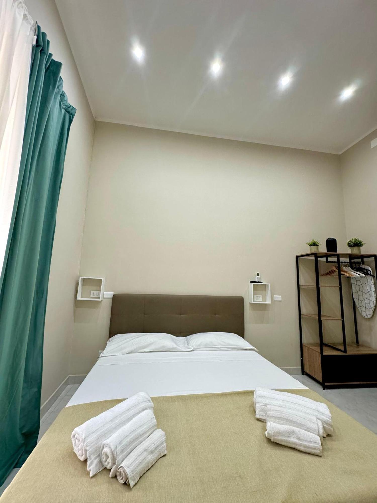 Royal Dream Bed & Breakfast Наполи Екстериор снимка