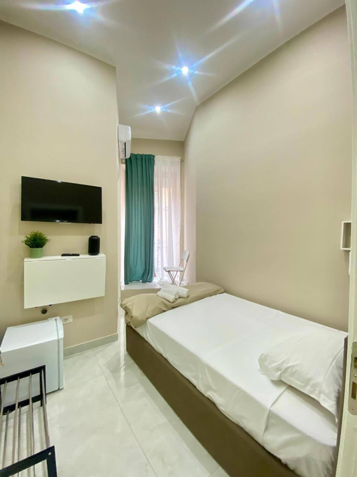 Royal Dream Bed & Breakfast Наполи Екстериор снимка