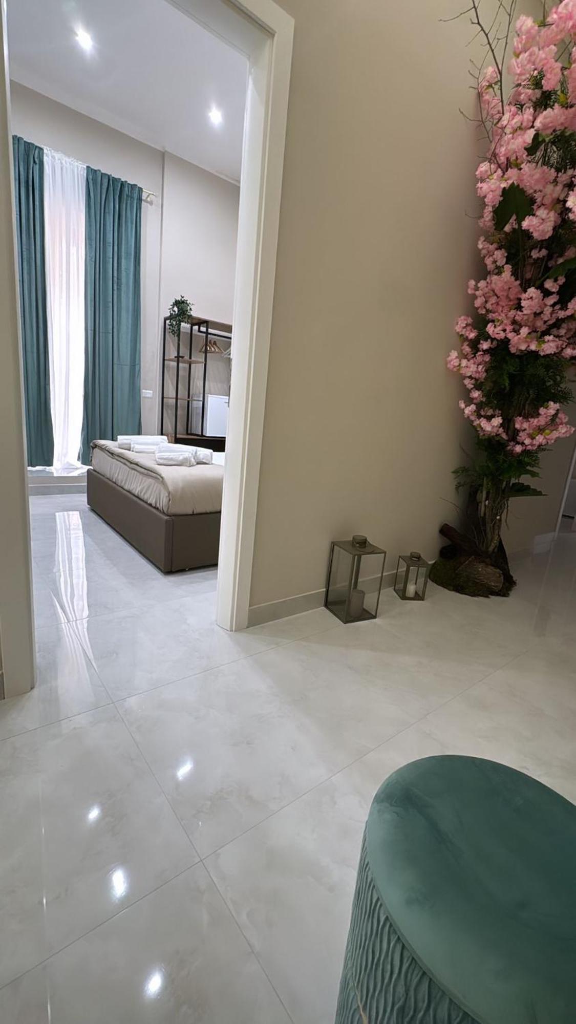 Royal Dream Bed & Breakfast Наполи Екстериор снимка