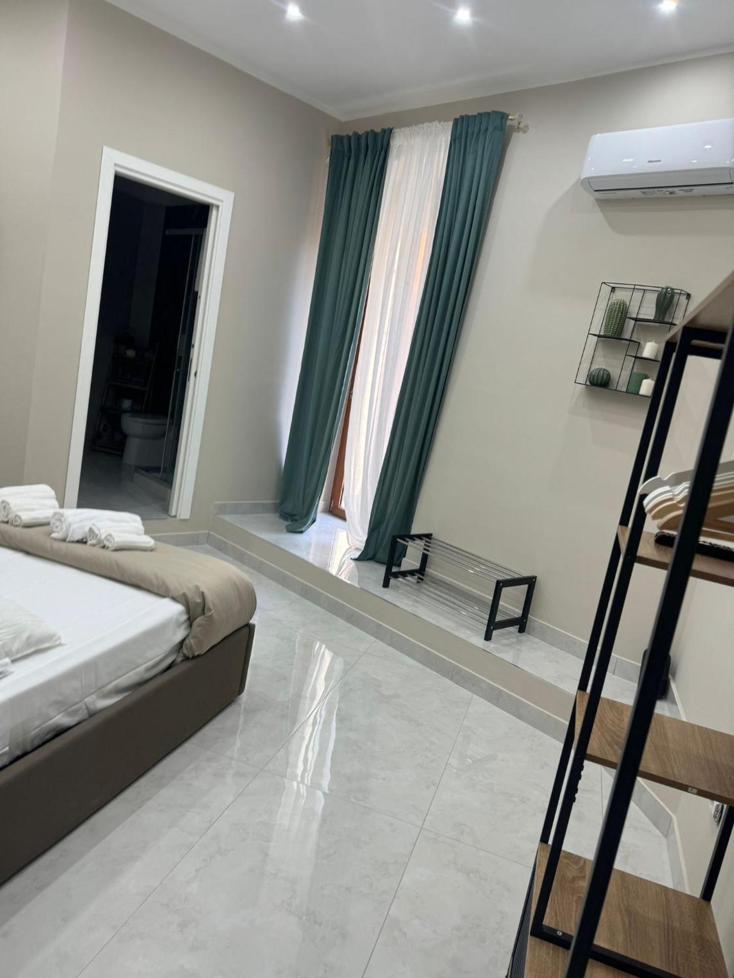 Royal Dream Bed & Breakfast Наполи Екстериор снимка