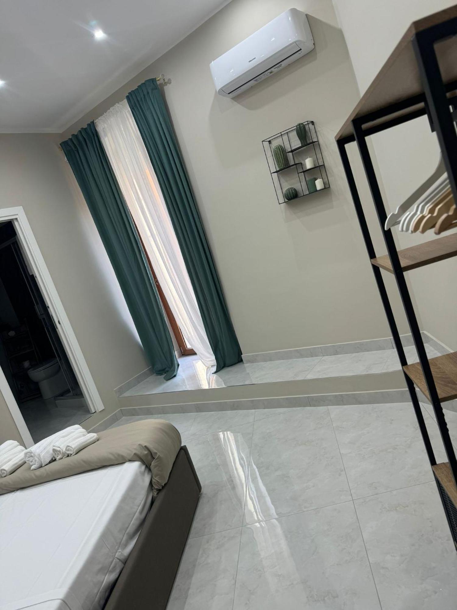 Royal Dream Bed & Breakfast Наполи Екстериор снимка