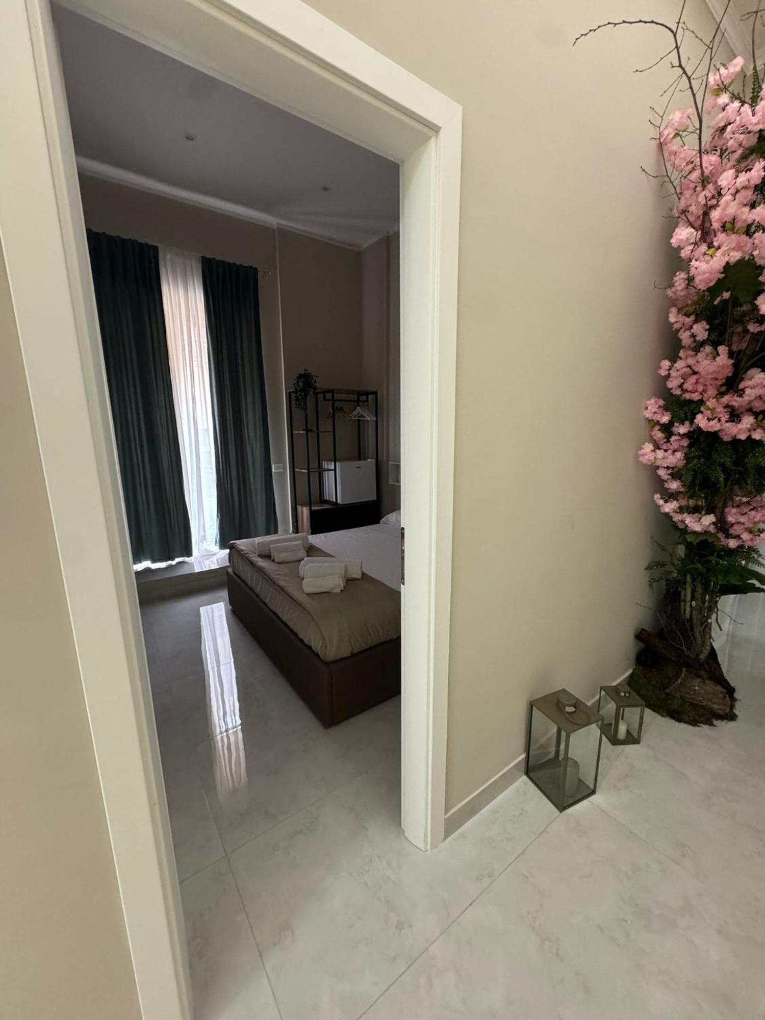 Royal Dream Bed & Breakfast Наполи Екстериор снимка