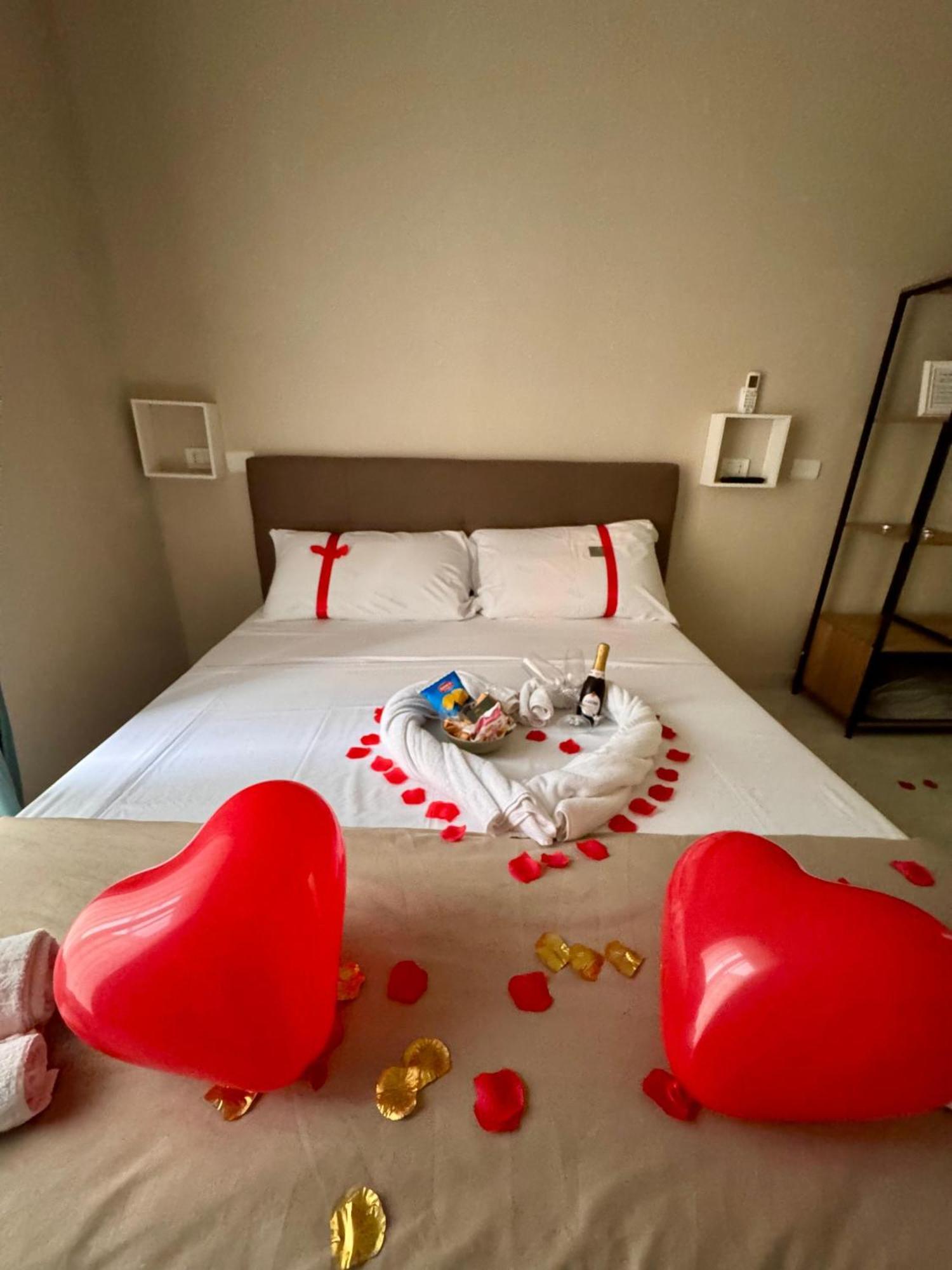 Royal Dream Bed & Breakfast Наполи Екстериор снимка